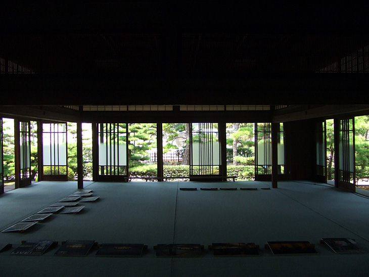 玉藻公園内の披雲閣